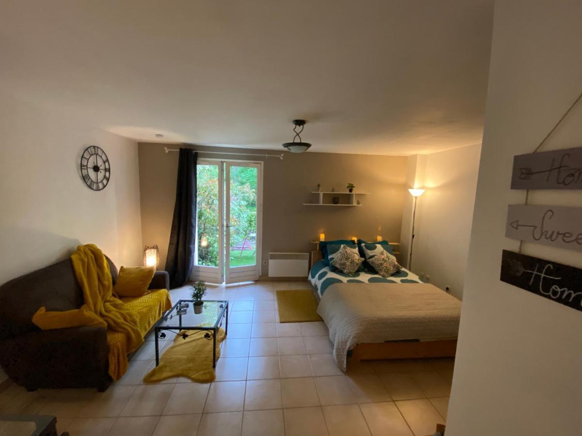 Appartement Cosy Avec Jardin Privatif Et Garage Fontainebleau Exterior photo